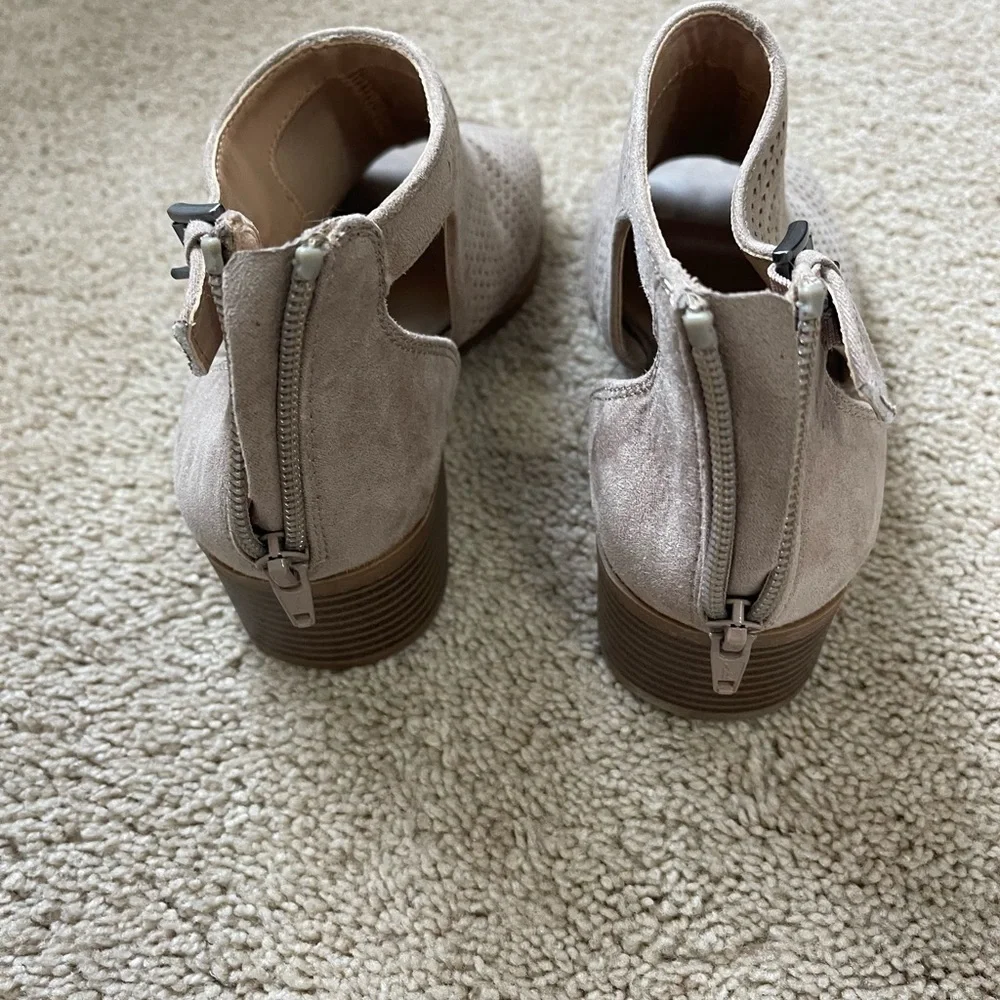 Justice Girls open toe Tan Wedge size 4